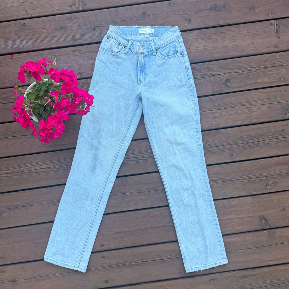 🌸 Abercrombie & Fitch Jeans, 24